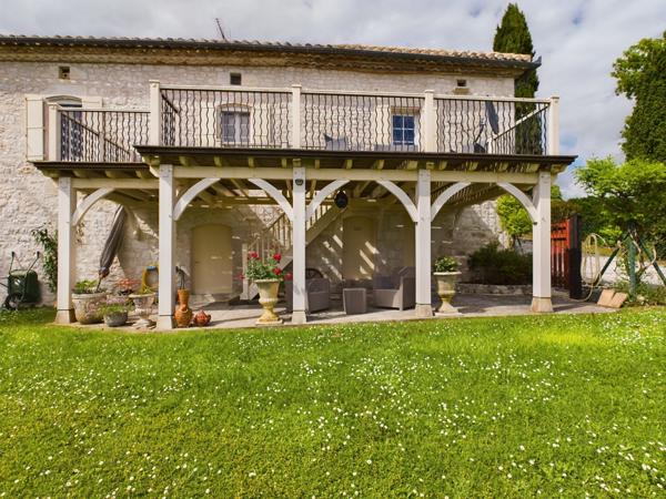 Belvèze (82150) MONTAIGU DE QUERCY Maison en pierre avec 3 chambres, maison d'amis, piscine et 8686m2 de terrain