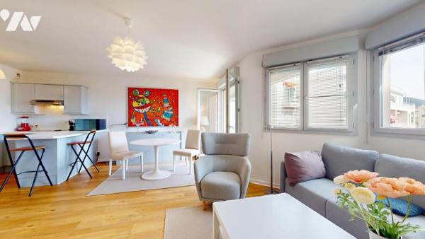 Carré d’Or – Bas Gambetta : 2/3 Pièces avec terrasse, en étage élevé, à proximité de la mer.