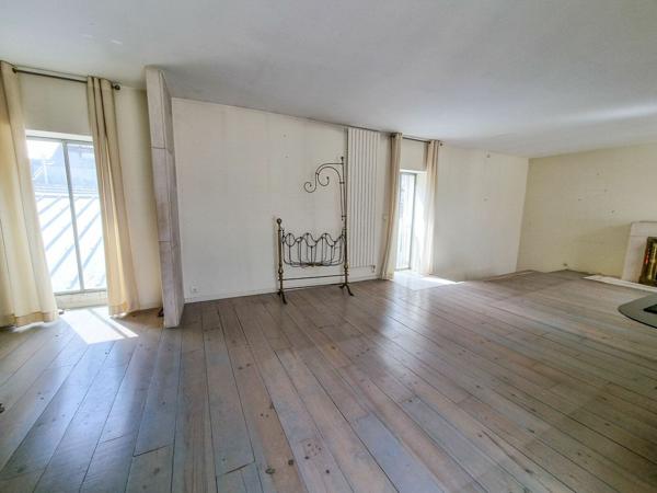 Immeuble à vendre    5 pièces • 325 m2 Pau