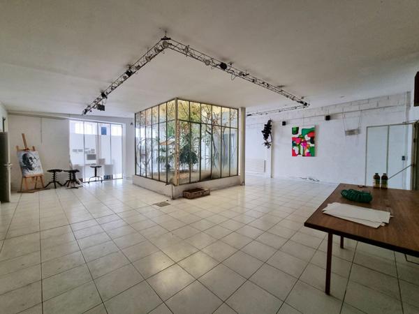 Immeuble à vendre    5 pièces • 325 m2 Pau