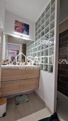 Charmante Villa - piscine - Appatement T3 indépendant - 2 grands garages / Local commercial