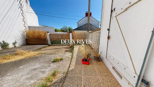 Maison de caractère avec dépendance et potentiel de terrasse plein sud