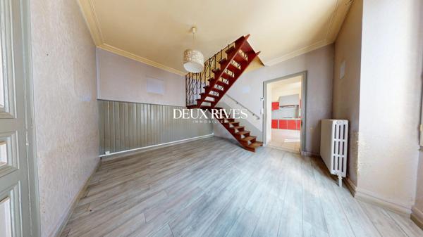 Maison de caractère avec dépendance et potentiel de terrasse plein sud