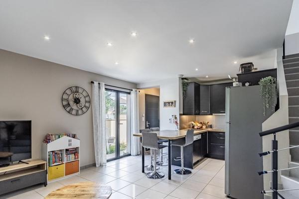 Maison 379 080 € Villeurbanne 4 p 82 m² DPE C