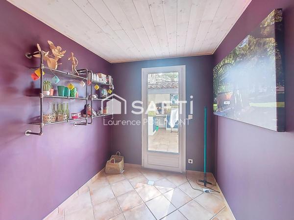 Maison traversante 4 pièces sur terrain clos de 1 370 m² avec piscine et grandes terrasses – Idéale en résidence principale ou secondaire, proche gare TGV