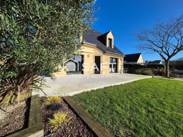 Maison avec jardin clôturé en plein centre bourg.