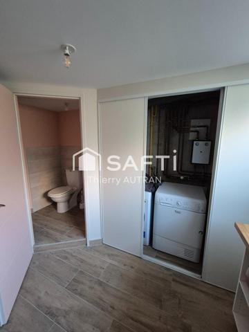 Maison avec jardin clôturé en plein centre bourg.