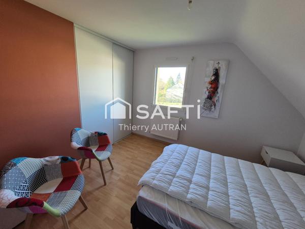 Maison avec jardin clôturé en plein centre bourg.