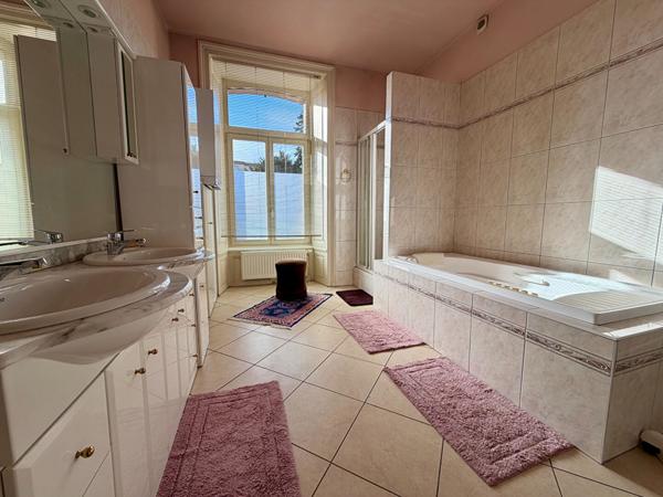 Appartement - 4 pièces - 146 m²