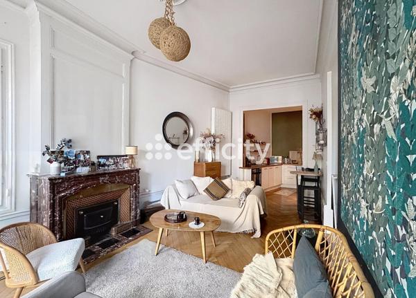 Appartement
         2 pièces
        - 74 m² Exclusivité 389 000 € *