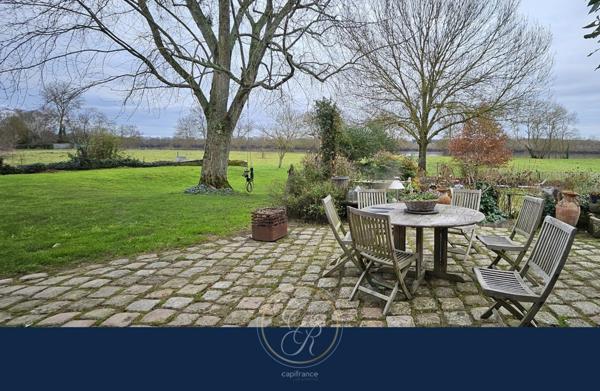 Maison de caractère en bord de Loire 7 pièces BEHUARD (49)