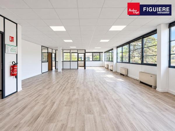 BUREAUX EN ETAGE À LOUER AU SEIN D'UN ENVIRONNEMENT AGRÉABLE