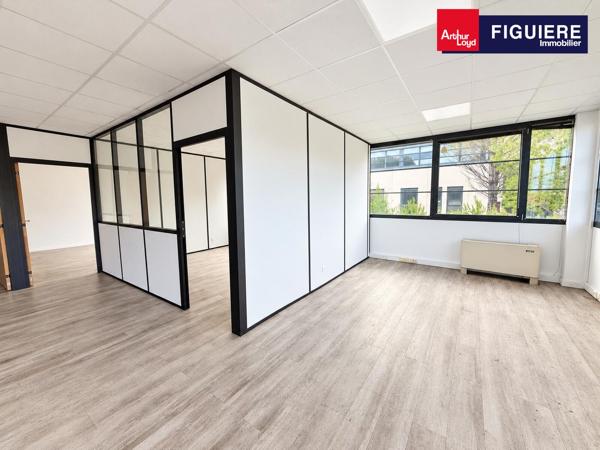 BUREAUX EN ETAGE À LOUER AU SEIN D'UN ENVIRONNEMENT AGRÉABLE