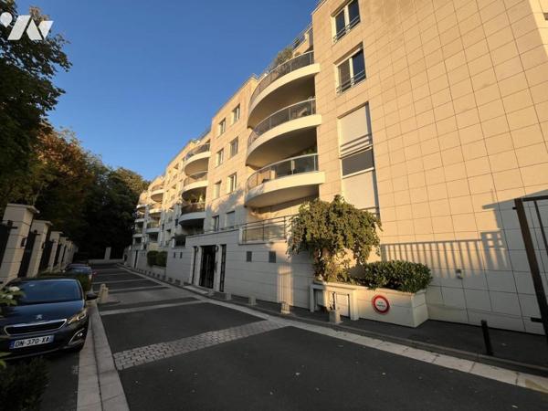 EXCLUSIVITE - REIMS rue de Courlancy - Appartement de Type 4 avec garage et balcon. 
