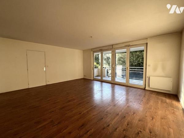 EXCLUSIVITE - REIMS rue de Courlancy - Appartement de Type 4 avec garage et balcon. 