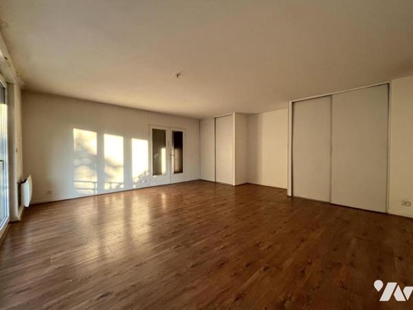 EXCLUSIVITE - REIMS rue de Courlancy - Appartement de Type 4 avec garage et balcon. 