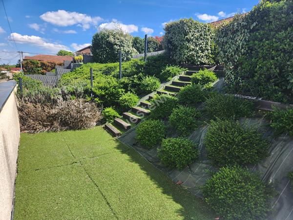 T3 avec jardin privatif, place de stationnement et garage, au calme en plein coeur d'Heyrieux