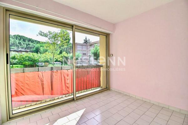 Les Pennes Mirabeau - Appartement T5 de 96 m² avec 4 chambres, cave et potentiel terrasse