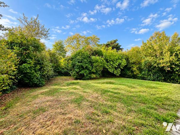 SAINT-AVERTIN - MAISON TRADITIONNELLE À RÉNOVER - 136 M² - TERRAIN ARBORÉ DE 1 172 M²