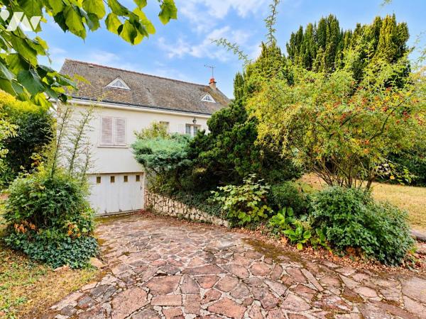 SAINT-AVERTIN - MAISON TRADITIONNELLE À RÉNOVER - 136 M² - TERRAIN ARBORÉ DE 1 172 M²