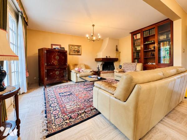 SAINT-AVERTIN - MAISON TRADITIONNELLE À RÉNOVER - 136 M² - TERRAIN ARBORÉ DE 1 172 M²