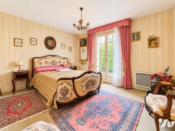 SAINT-AVERTIN - MAISON TRADITIONNELLE À RÉNOVER - 136 M² - TERRAIN ARBORÉ DE 1 172 M²