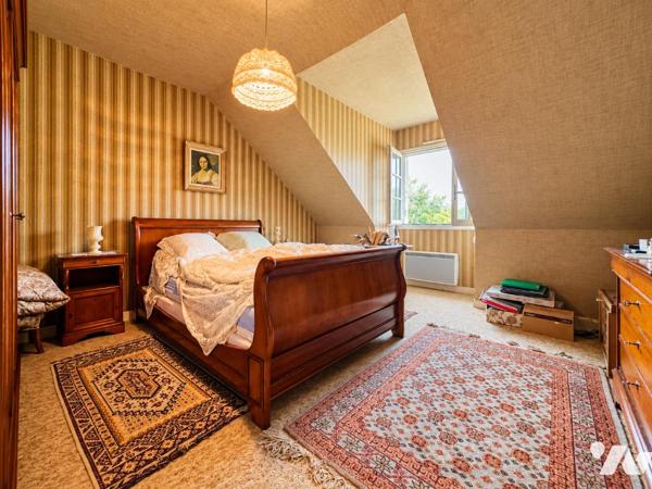 SAINT-AVERTIN - MAISON TRADITIONNELLE À RÉNOVER - 136 M² - TERRAIN ARBORÉ DE 1 172 M²
