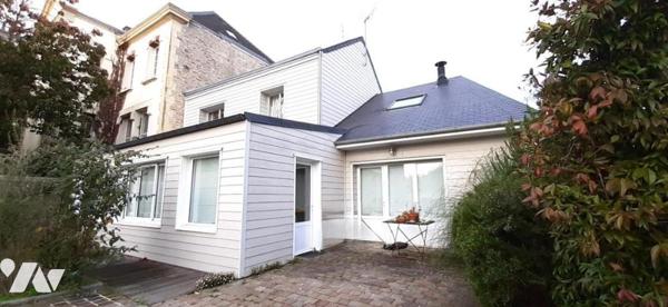 MAISON EQUEURDREVILLE CENTRE 4 CHAMBRES + COUR