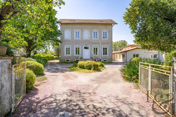 Ensemble immobilier composé de 4 bâtiments à vendre à Villeneuve sur lot