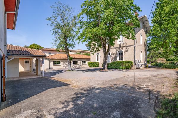 Ensemble immobilier composé de 4 bâtiments à vendre à Villeneuve sur lot