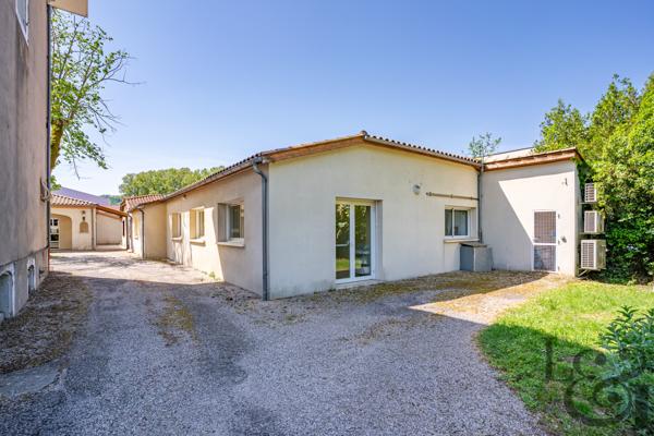 Ensemble immobilier composé de 4 bâtiments à vendre à Villeneuve sur lot