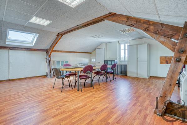Ensemble immobilier composé de 4 bâtiments à vendre à Villeneuve sur lot