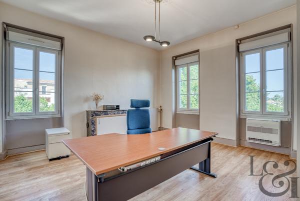 Ensemble immobilier composé de 4 bâtiments à vendre à Villeneuve sur lot
