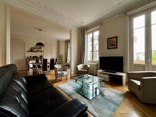 À VENDRE ! Magnifique Appartement Haussmannien de 150 m² dans une Résidence de Prestige