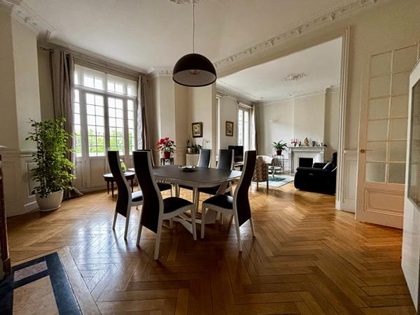 À VENDRE ! Magnifique Appartement Haussmannien de 150 m² dans une Résidence de Prestige