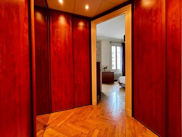 À VENDRE ! Magnifique Appartement Haussmannien de 150 m² dans une Résidence de Prestige