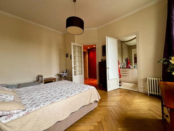 À VENDRE ! Magnifique Appartement Haussmannien de 150 m² dans une Résidence de Prestige