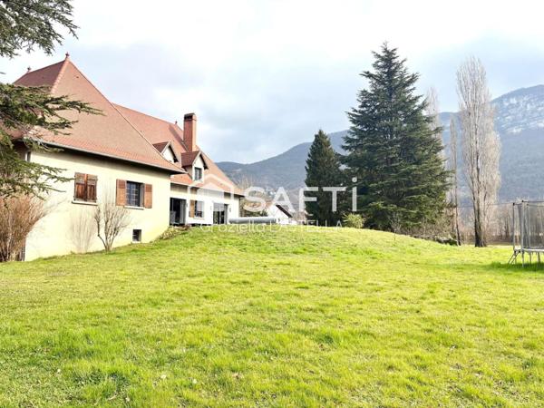 Magnifique maison spacieuse et lumineuse de 333 m² – Cadre verdoyant