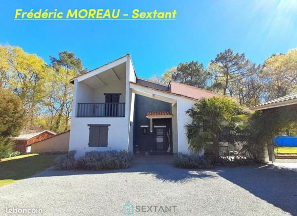 Trés belle maison atypique avec de beaux espaces intérieurs, dépendance et beau terrain