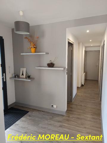 Trés belle maison atypique avec de beaux espaces intérieurs, dépendance et beau terrain