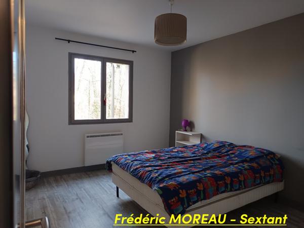 Trés belle maison atypique avec de beaux espaces intérieurs, dépendance et beau terrain