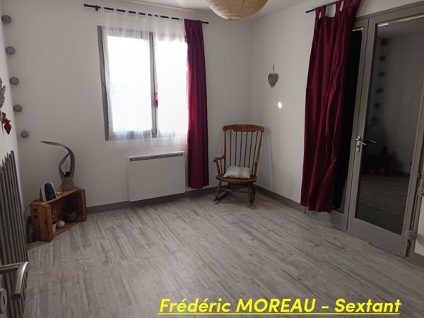 Trés belle maison atypique avec de beaux espaces intérieurs, dépendance et beau terrain