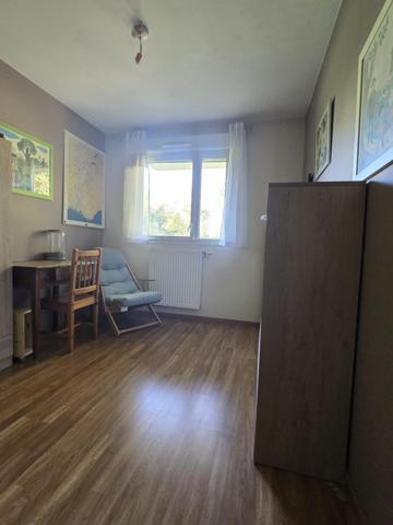 Appartement T4 de 84m2 rez-de-jardin - 250 000 €.