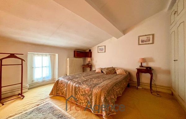 ROYAN, MAISON DE VILLE 4 pièces A PROXIMITE IMMEDIATE DU MA