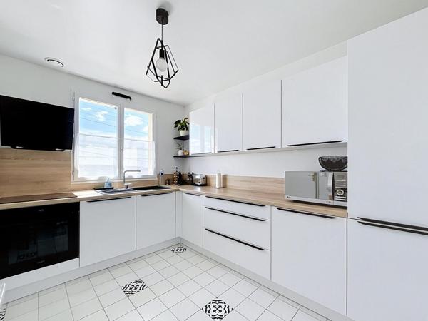 Maison à JUZIERS, 78820 - 6 pièces 146m²