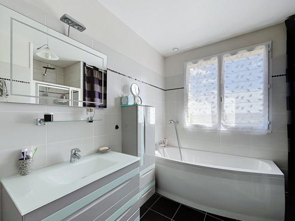 Maison à JUZIERS, 78820 - 6 pièces 146m²