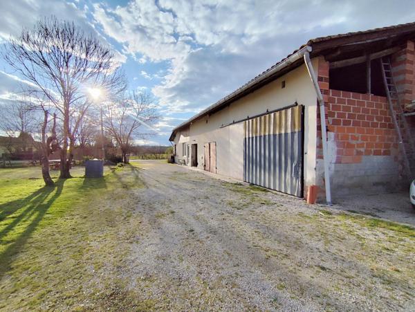 Ferme à restaurer avec un mobil home en option