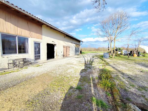 Ferme à restaurer avec un mobil home en option