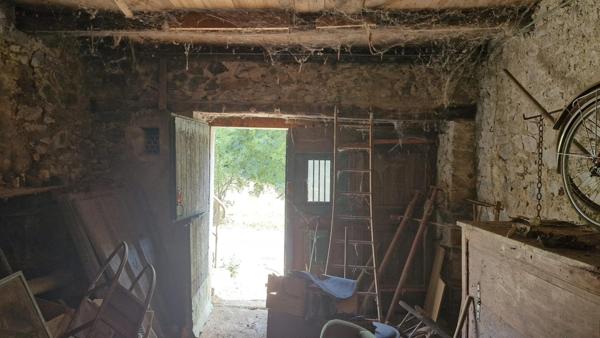 Maison non mitoyenne avec extérieur et garage