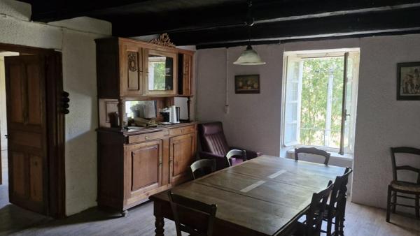 Maison non mitoyenne avec extérieur et garage